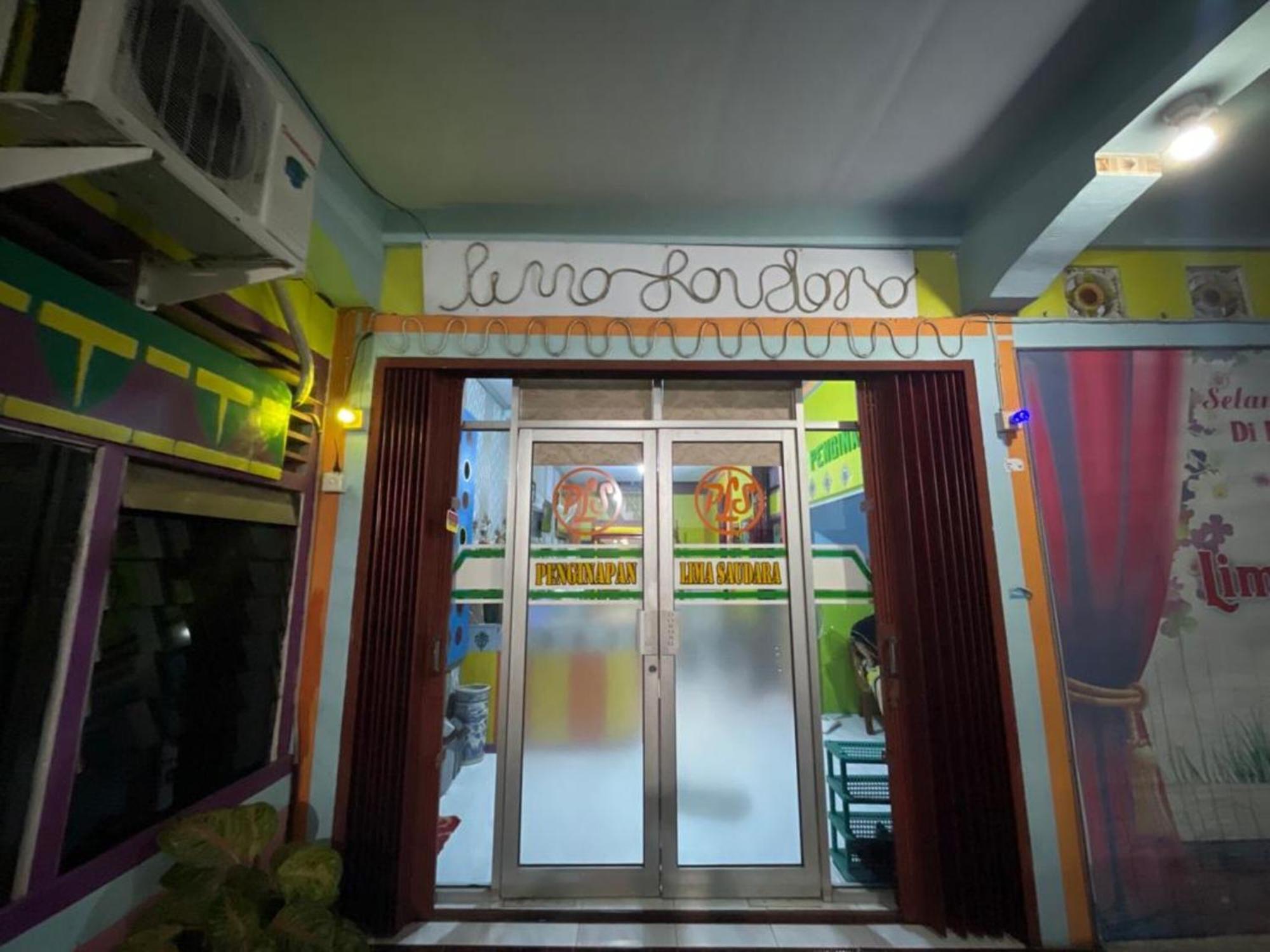 فندق Oyo 93308 Lima Saudara Syariah Painan المظهر الخارجي الصورة